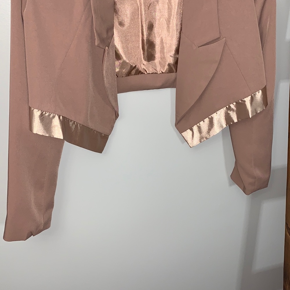 🔴SOLD🔴Cropped Blazer💝 - Picture 4 of 10